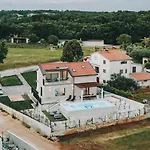 Villa Beautiful Casa Vitale With Pool In Tinjan Jakici