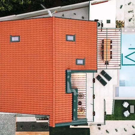 Beautiful Casa Vitale With Pool In Tinjan ヴィラ