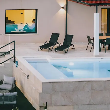 Beautiful Casa Vitale With Pool In Tinjan Villa