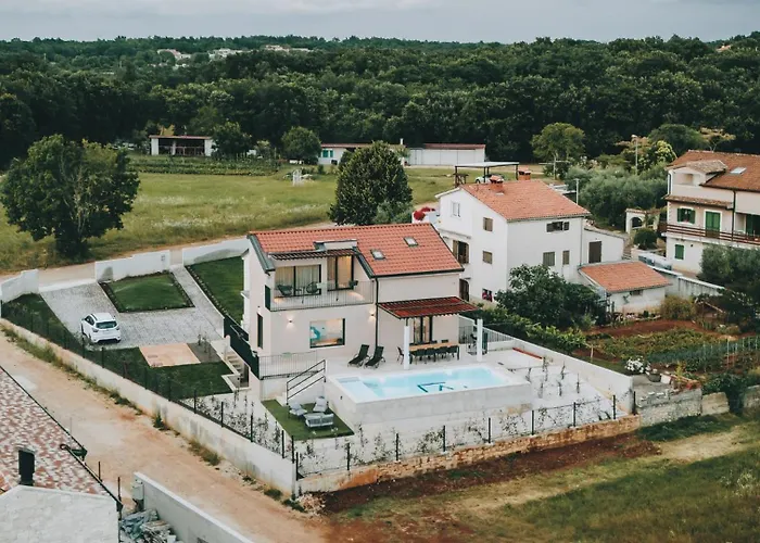 Villa Beautiful Casa Vitale With Pool In Tinjan Rakovci