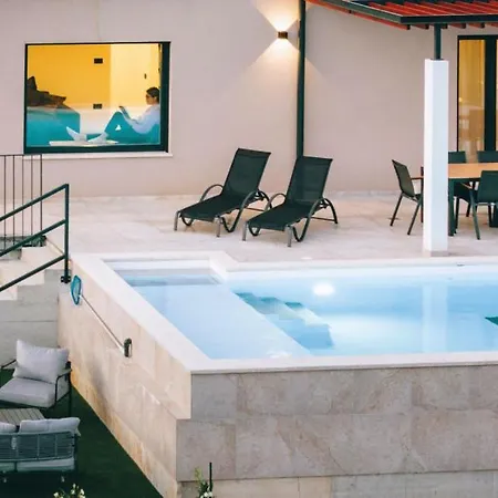 Beautiful Casa Vitale With Pool In Tinjan *