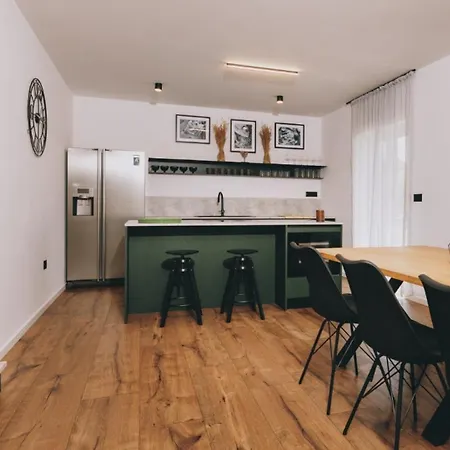 Beautiful Casa Vitale With Pool In Tinjan 别墅